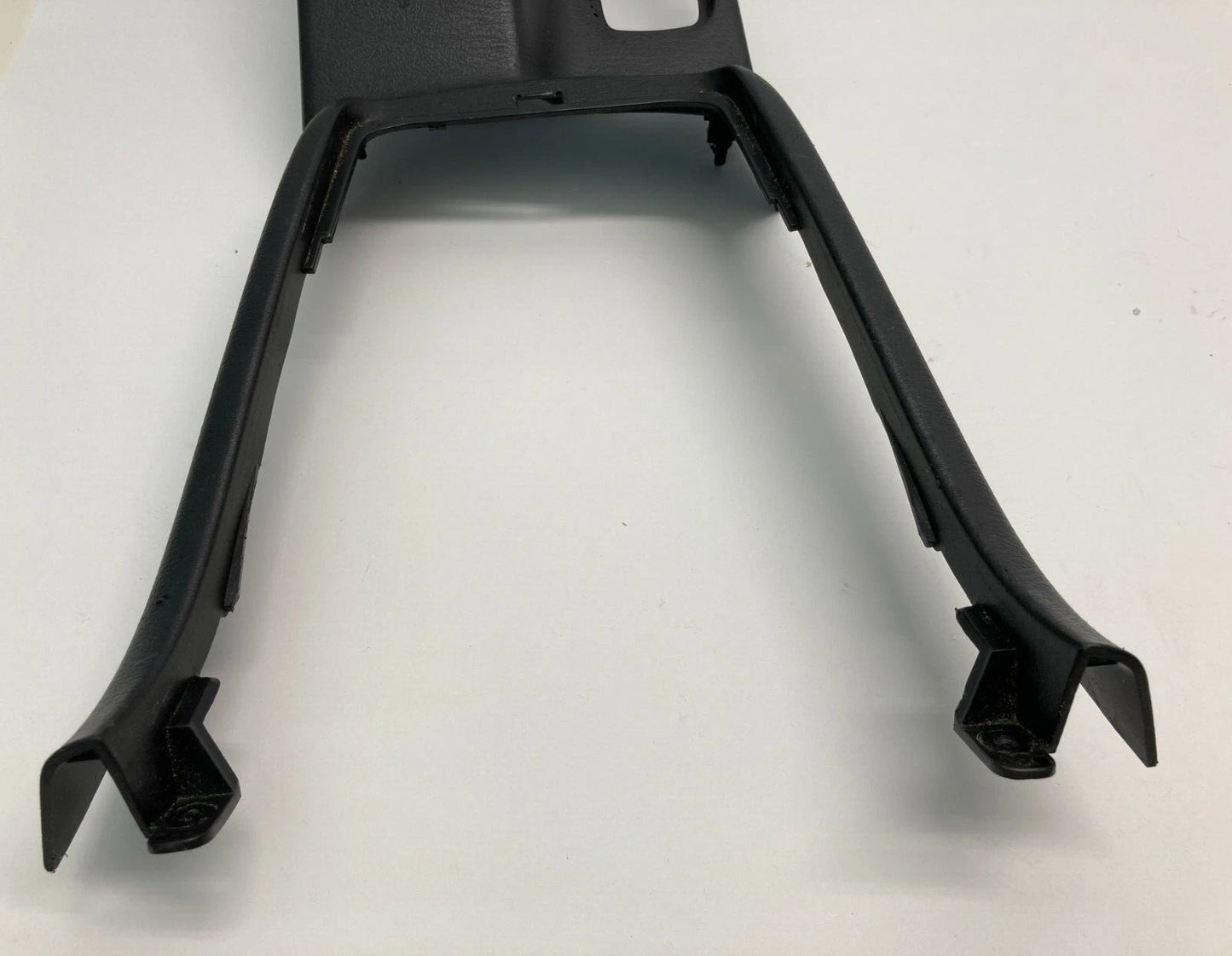 2005-2007 SUBARU IMPREZA CENTER CONSOLE CUP HOLDER TRIM BEZEL 92132SA030 OEM