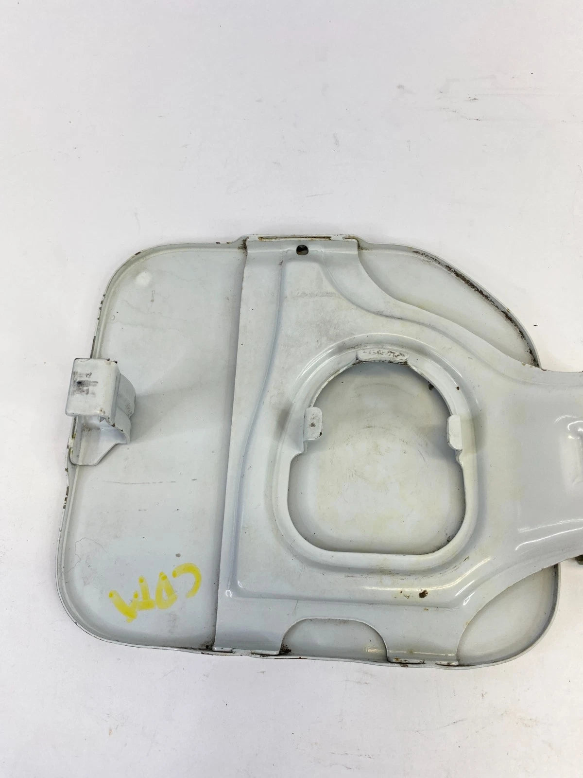 1998-2002 ISUZU TROOPER GAS FUEL TANK FILLER DOOR LID FLAP COVER WHITE OEM