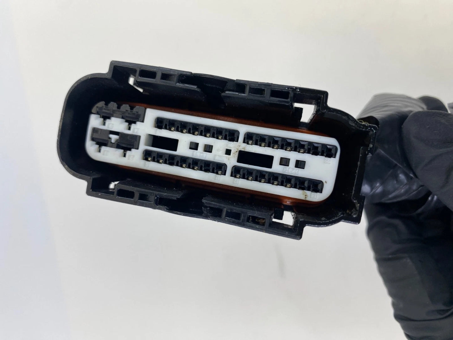 14 15 Nissan Rogue Select 2.5L L4 CVT AT ABS Anti Lock Brake Pump Connector Plug