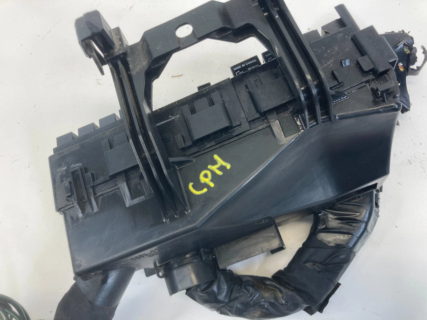 2010-2012 LINCOLN MKT 2009-2012 FORD FLEX 3.5L ENGINE FUSE BOX 8G1T-14A003-AC