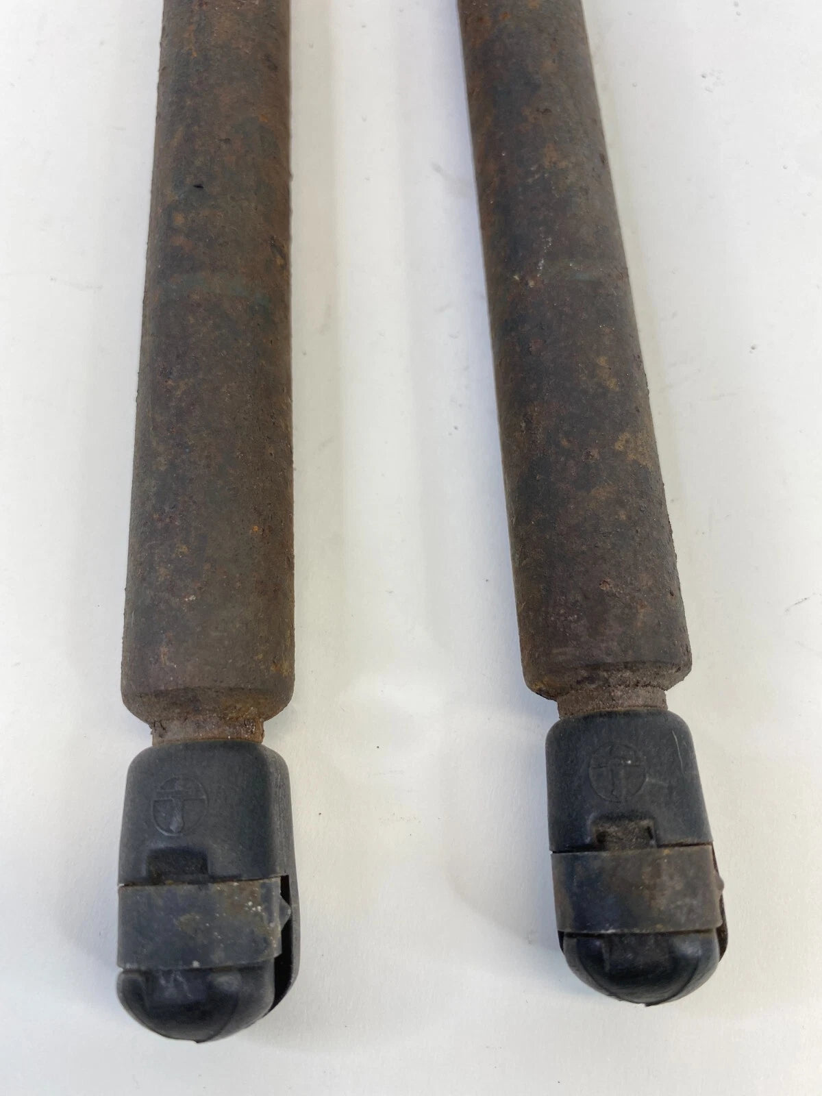 2001-2005 VW VOLKSWAGEN JETTA TRUNK LIFT SUPPORT STRUT SHOCK ARM PAIR SET OEM