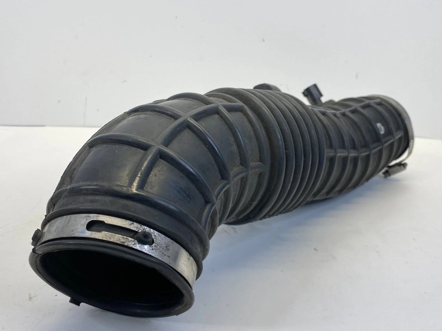 05-10 CHRYSLER 300 DODGE CHARGER MAGNUM 2.7L AIR INTAKE HOSE TUBE 04591866AB OEM