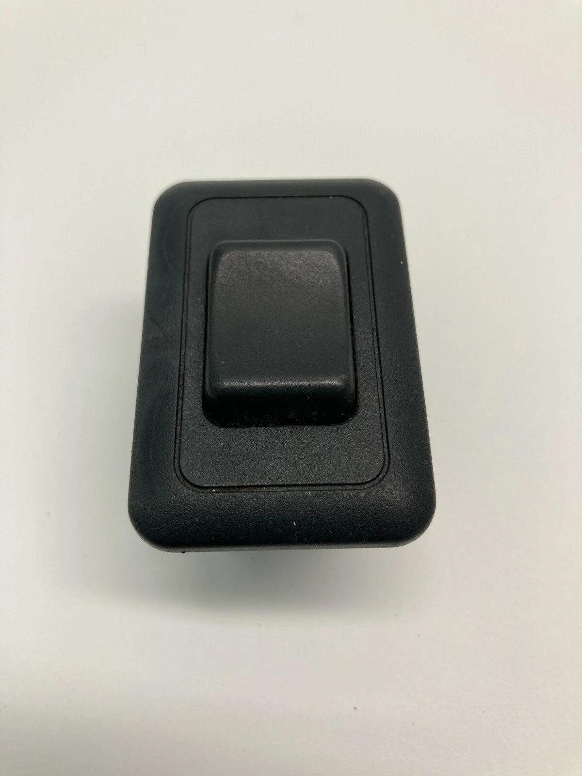 1993 94 95 96 1997 VOLVO 850 REAR LEFT SIDE WINDOW BUTTON SWITCH 03838658 OEM