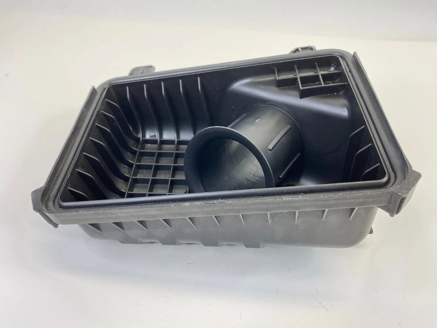 04-06 HYUNDAI ELANTRA 2.0L AIR INTAKE CLEANER FILTER HOUSING BOX 28111-2C100 OEM