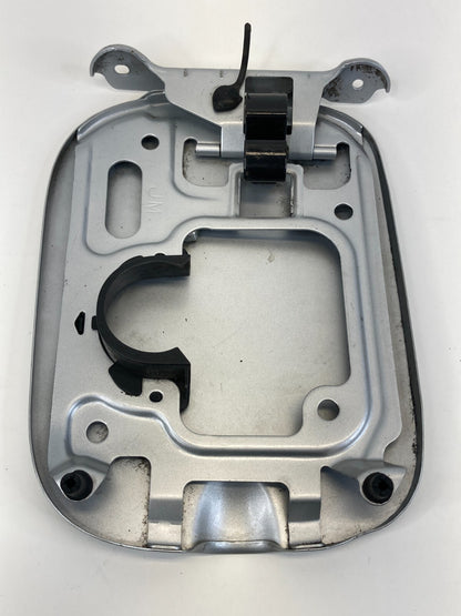 08 09 10 11 12 13 Nissan Rogue 2.5L 16V Fuel Filler Door Gas Lid Top Cover OEM