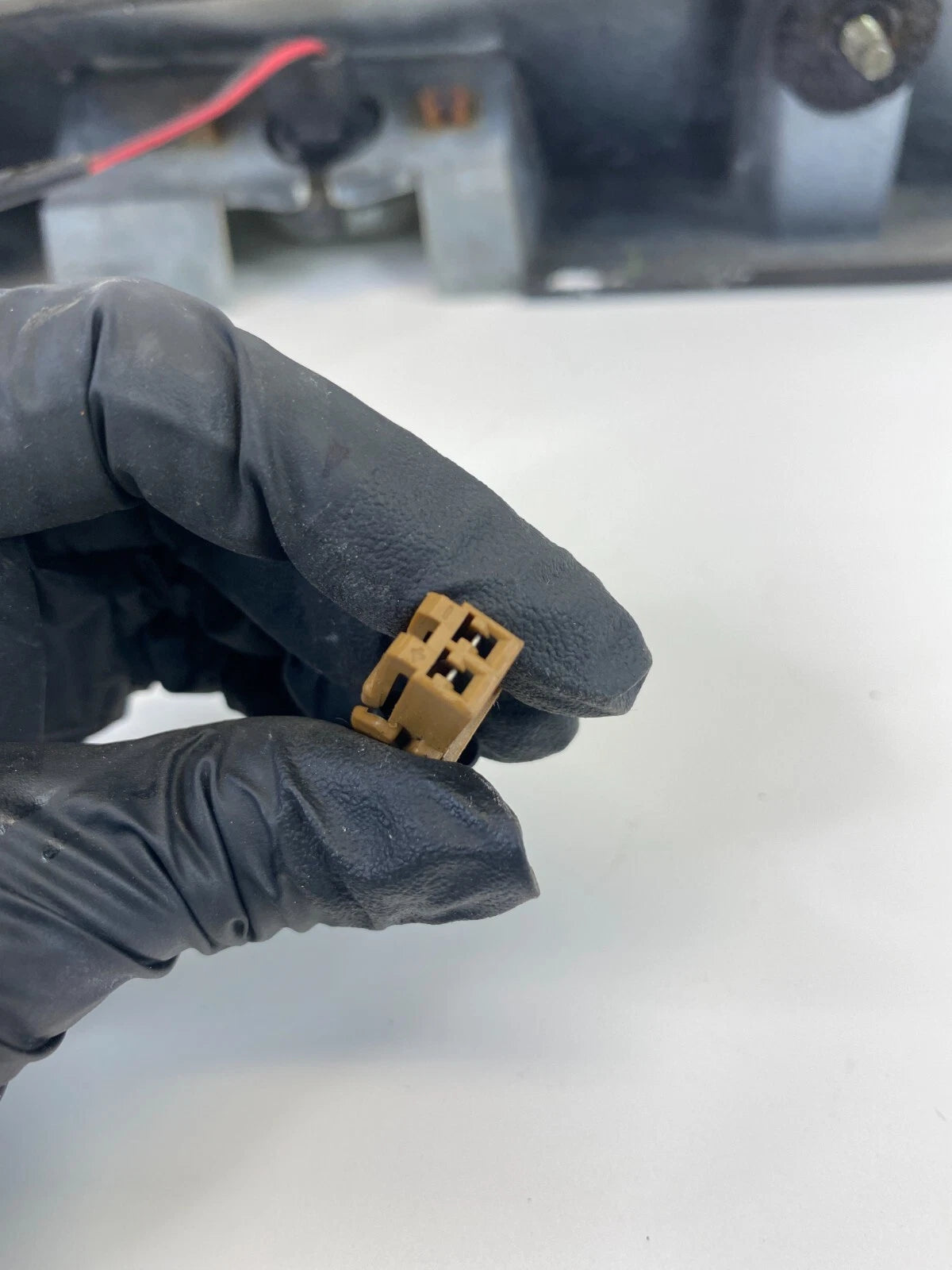 1999-2003 NISSAN PATHFINDER REAR TRUNK LICENSE PLATE MOLDING HANDLE GARNISH