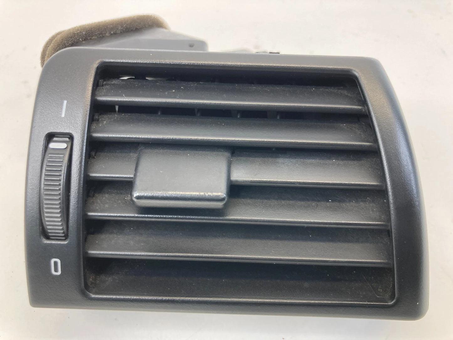 99 00 BMW 323I DASH RIGHT PASSENGER SIDE AC AIR VENT GRILLE OUTER 64228361898