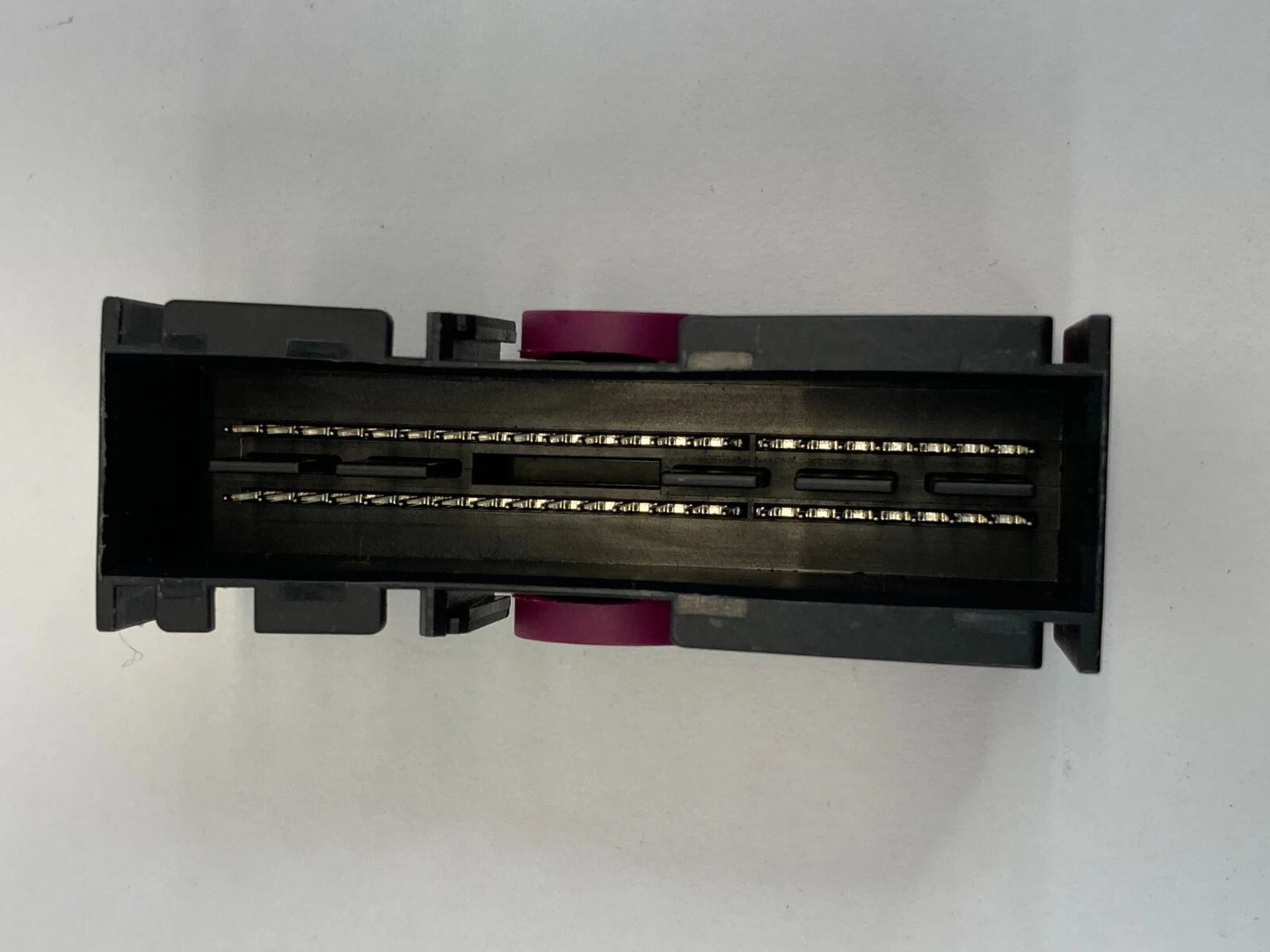 2006-2011 AUDI A6 3.2L FUSE BOX RELAY CONNECTOR CONTACT PIN PLUG 4E0-941-817 OEM