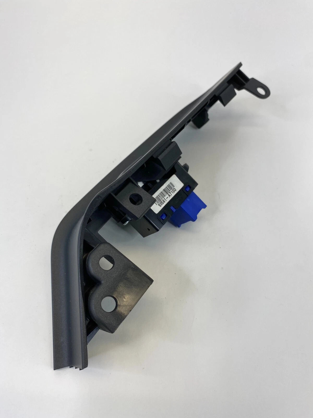 2014-2018 KIA FORTE REAR LEFT SIDE POWER WINDOW SWITCH W/ BEZEL 93581-A7100 OEM