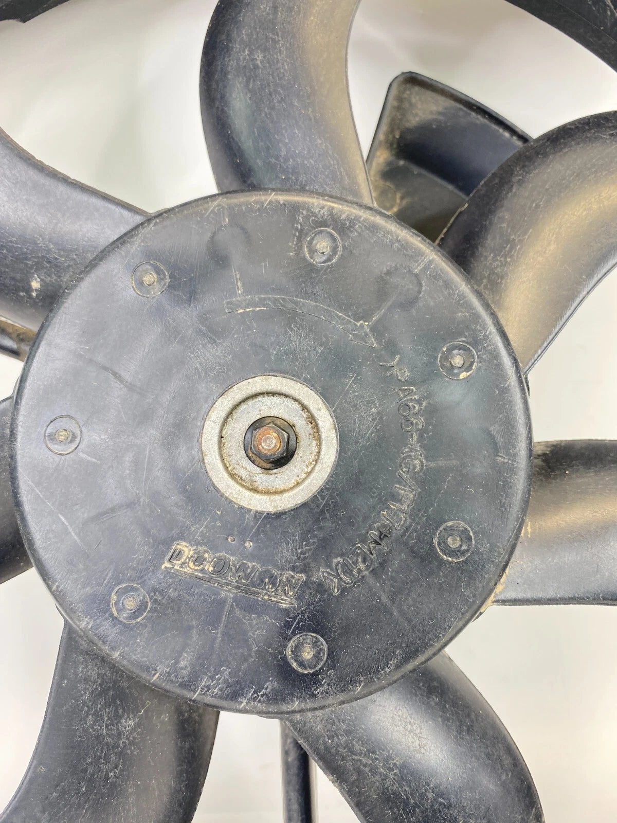 2004 04 KIA CERATO ENGINE RADIATOR COOLING FAN MOTOR ASSEMBLY 97730-2FXXX OEM