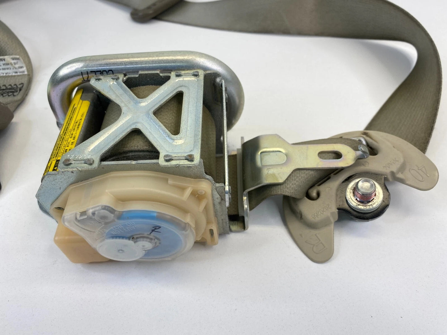 2007 2008 MITSUBISHI ENDEAVOR FR RIGHT PASSENGER SEAT BELT RETRACTOR 2020615AG