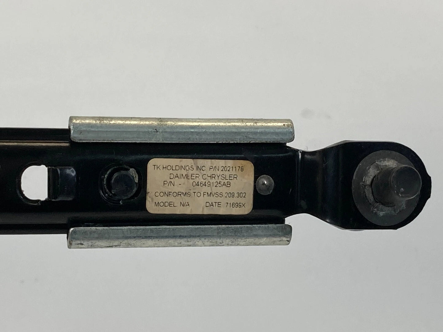 06-10 CHRYSLER 300 FRONT RIGHT PASSENGER SIDE SEAT BELT ADJUSTER 04649125AB OEM