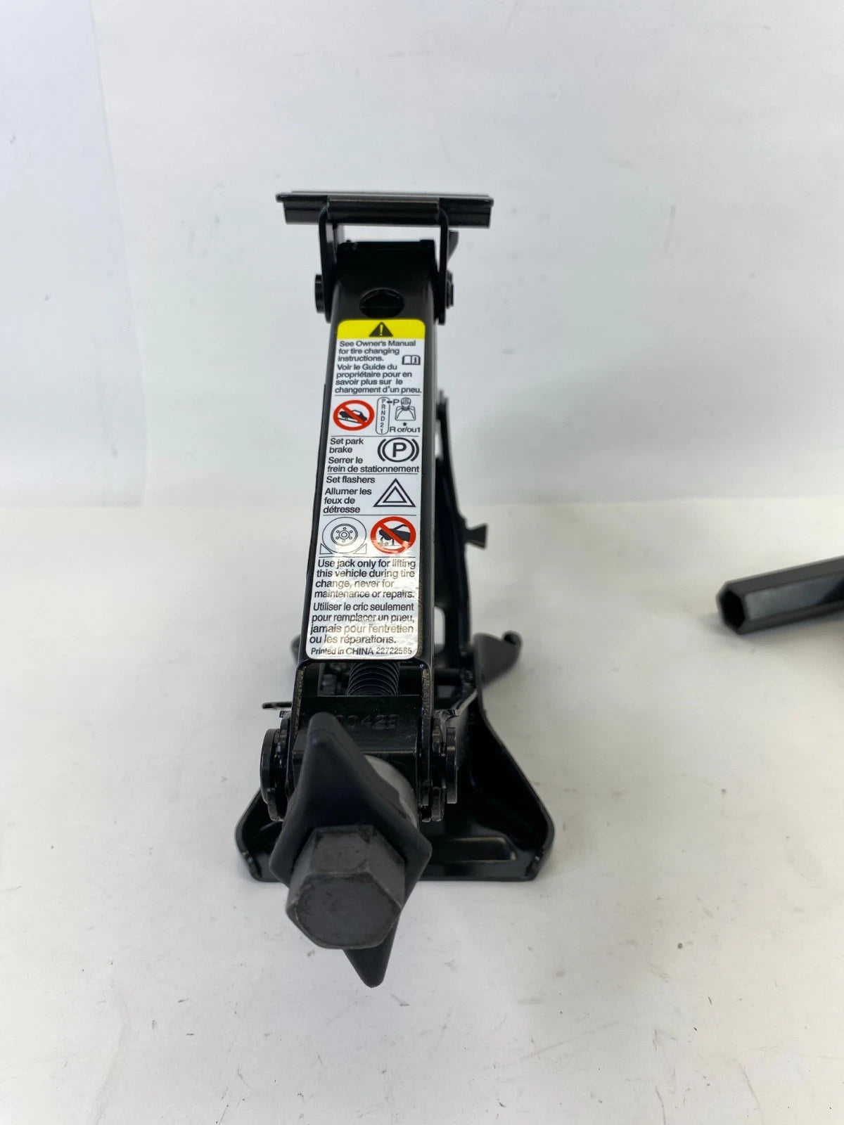 2004-2012 CHEVROLET MALIBU EMERGENCY SPARE TIRE JACK HANDLE LUG WRENCH 22722566