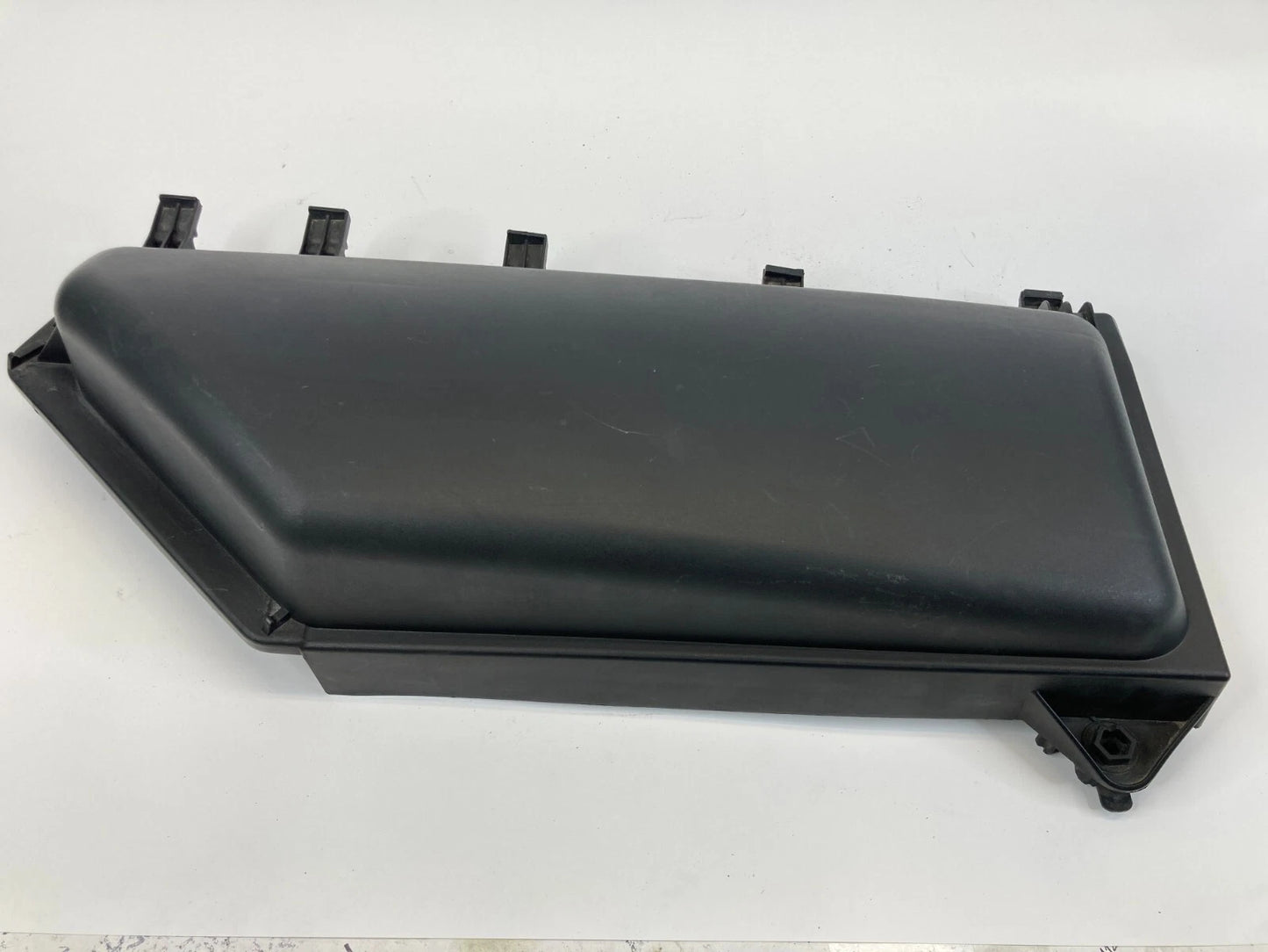04-07 BMW 530I UNDER HOOD LEFT CABIN AIR MICRO FILTER HOUSING UPPER COVER TRIM