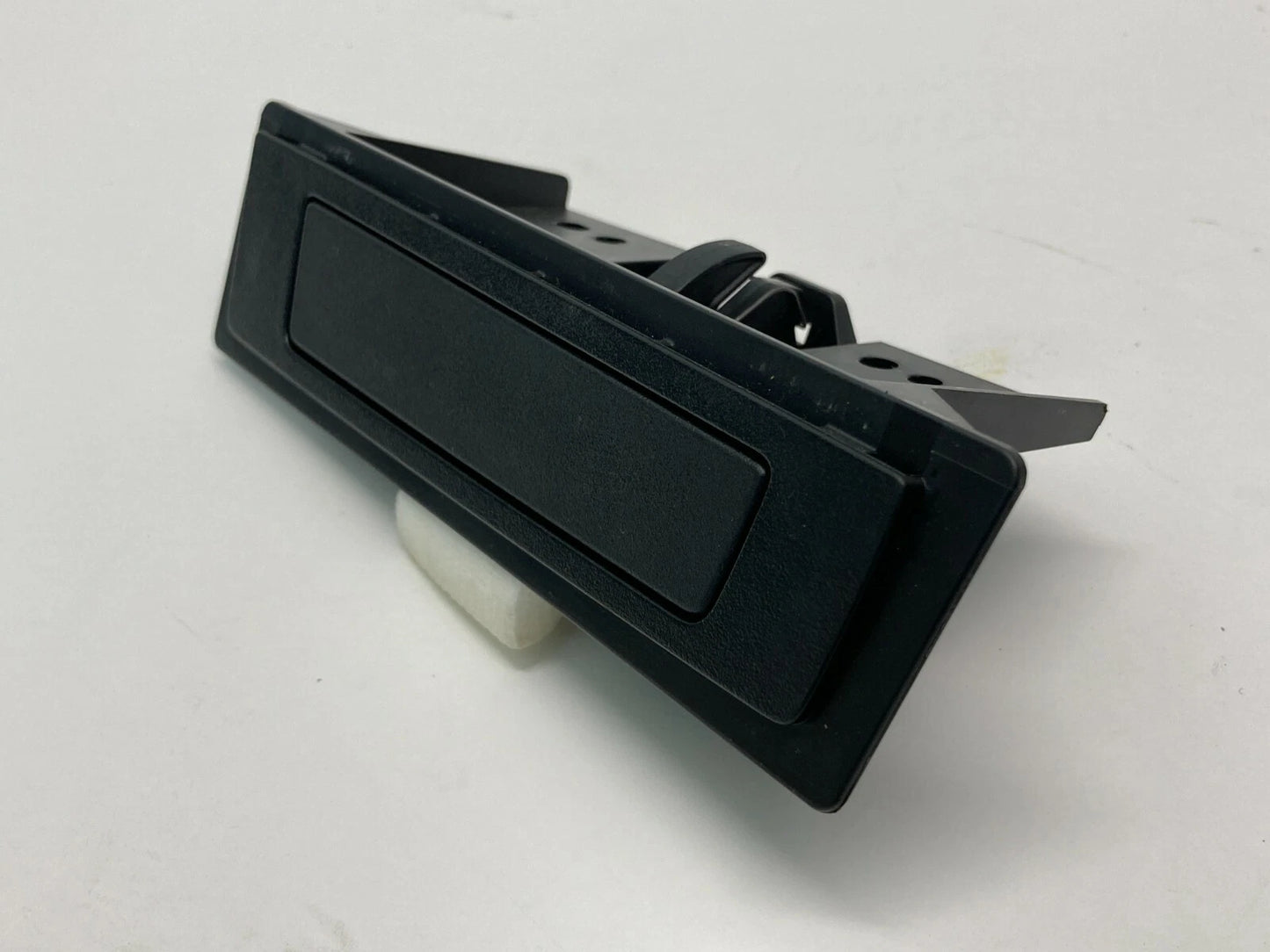 2008 2009 2010 DODGE GRAND CARAVAN UPPER DASH GLOVE BOX LATCH LOCK BUTTON TRIM