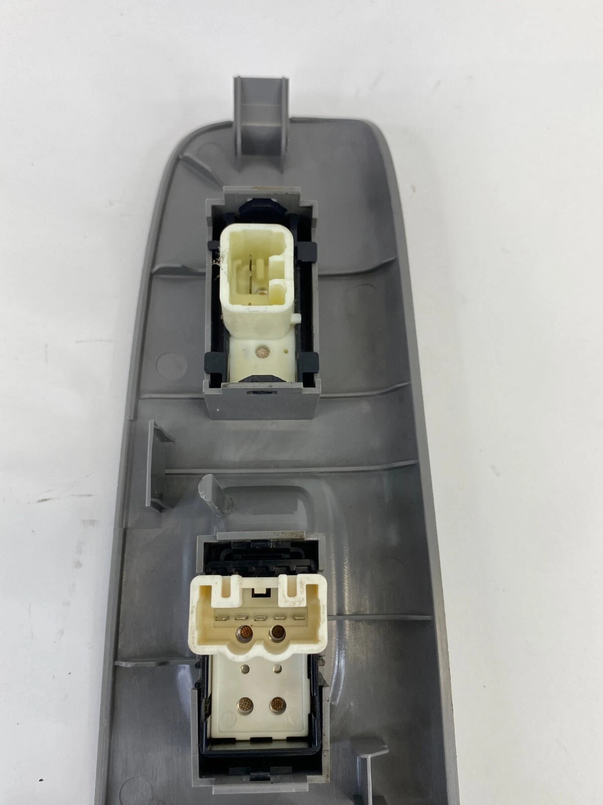 2002-2006 TOYOTA CAMRY FRONT RIGHT SIDE WINDOW SWITCH W/ BEZEL 74231-AA060