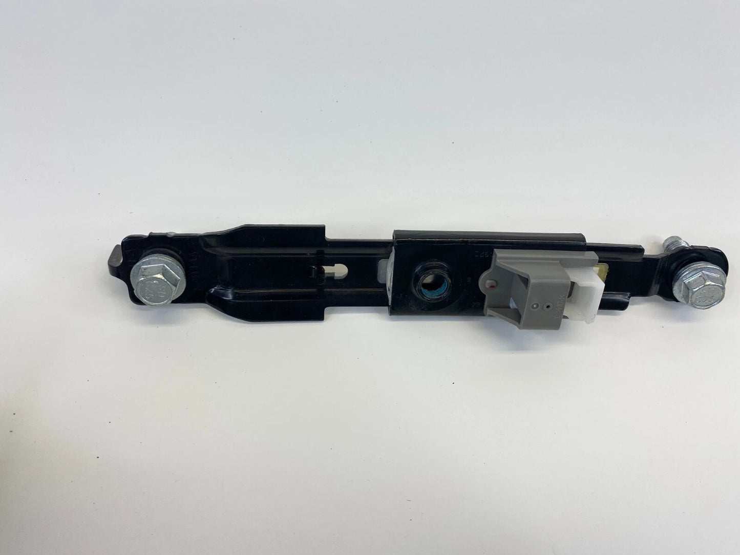 2012-2017 HYUNDAI ACCENT FRONT LEFT OR RIGHT SIDE SEAT BELT HEIGHT ADJUSTER OEM