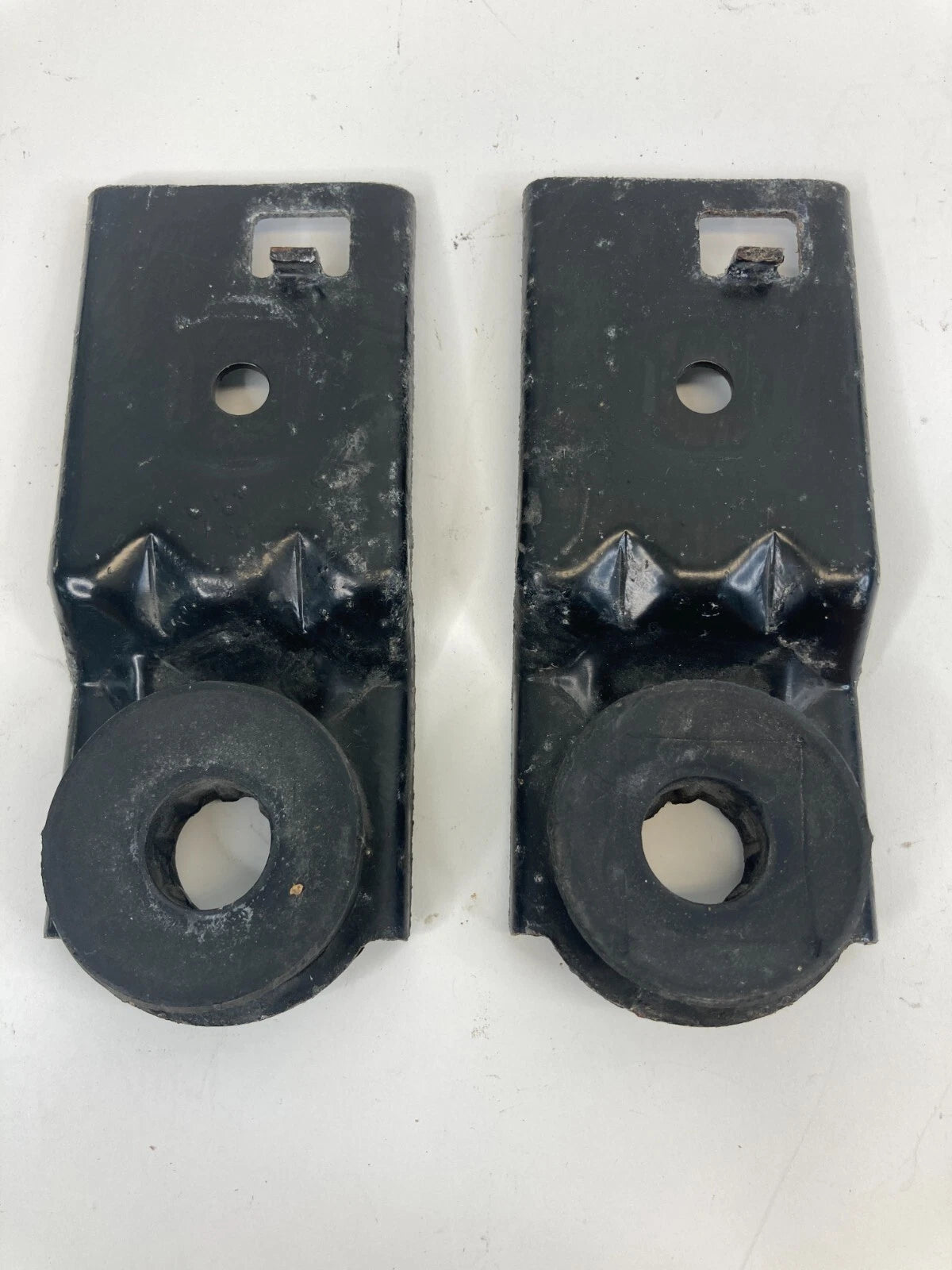 1998-2002 LINCOLN TOWN CAR MOUNT RADIATOR UPPER BRACKET MOUNT PAIR SET OEM