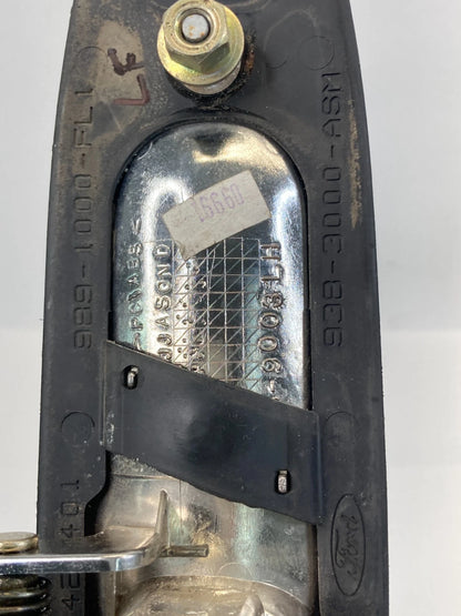 1998-2002 LINCOLN TOWN CAR FRONT LEFT DRIVER SIDE EXTERIOR DOOR HANDLE ASSEMBLY