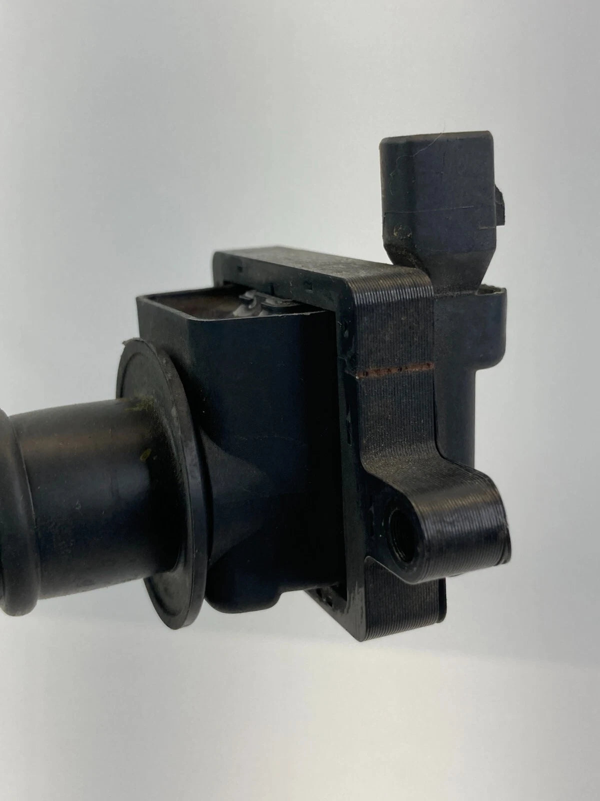 01-06 CHRYSLER SEBRING CONVERTIBLE DODGE STRATUS 2.7L IGNITION COIL 04609095AI
