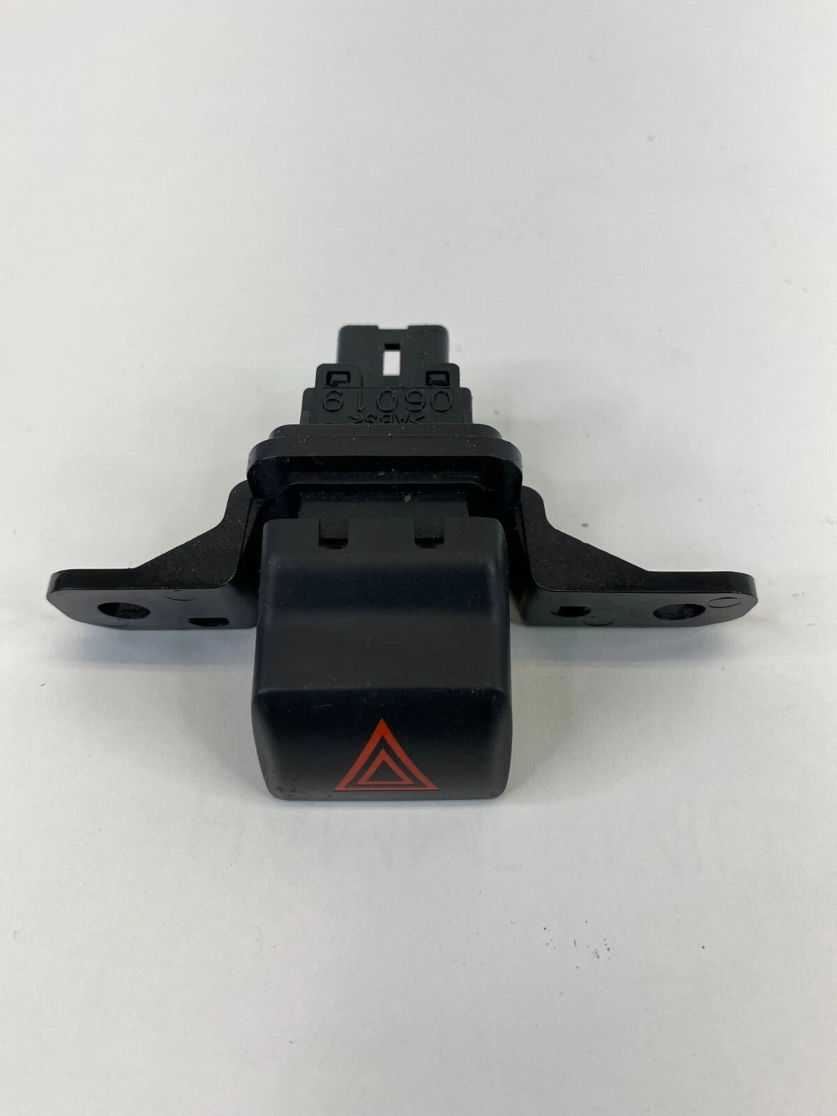 2007-2013 NISSAN ALTIMA HAZARD EMERGENCY WARNING LIGHT BUTTON SWITCH OEM