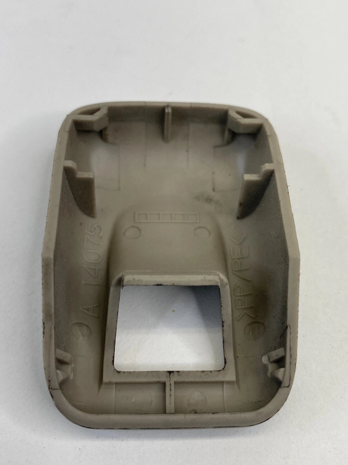 1998 1999 20002 2001 2002 TOYOTA COROLLA REAR SEAT CHILD ANCHOR CLIP TRIM COVER