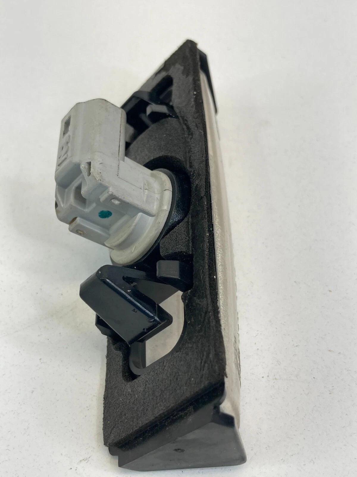2002-2011 TOYOTA CAMRY REAR TRUNK LID LICENSE PLATE LIGHT LAMP LENS E130553 OEM