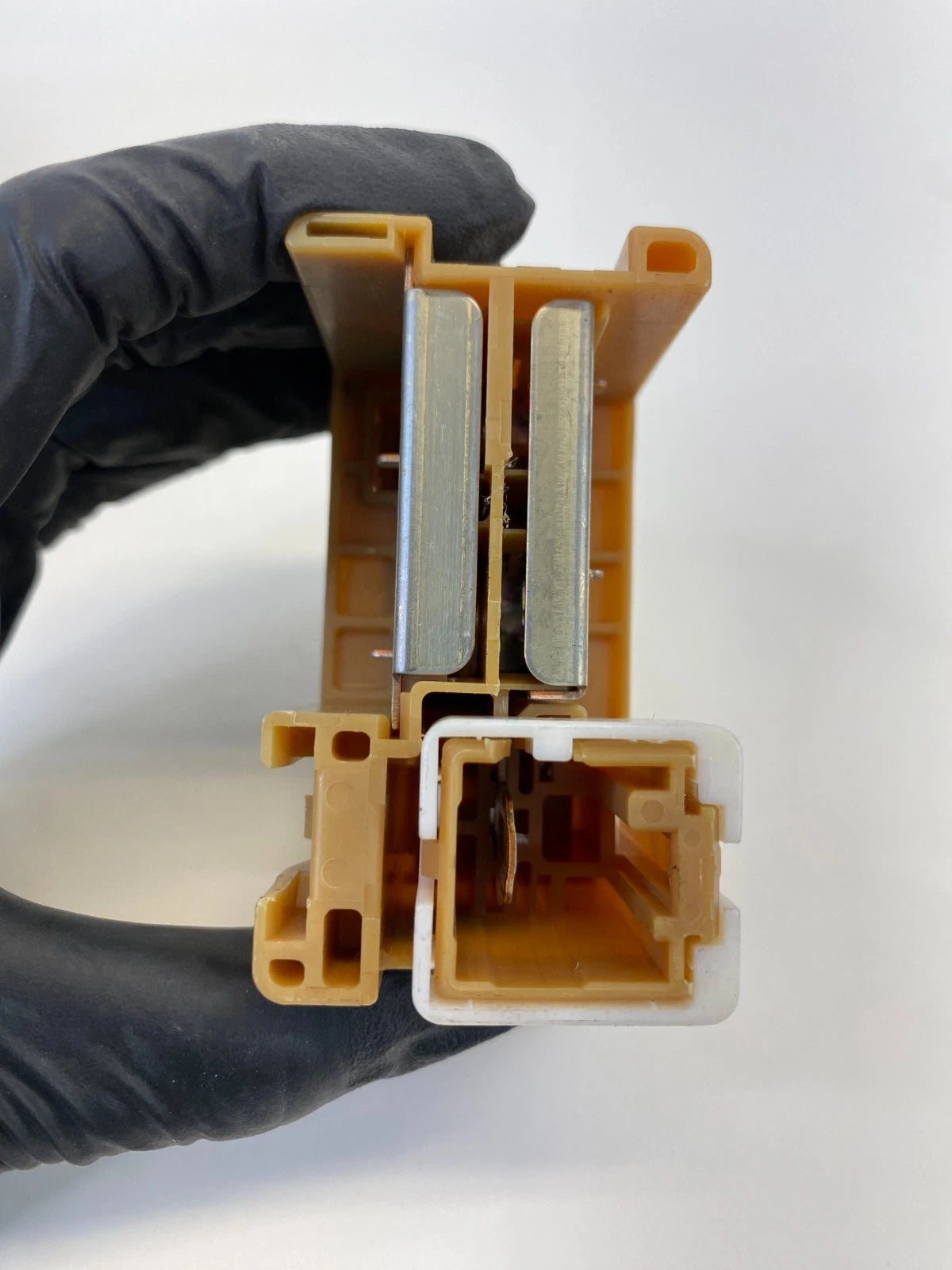 2002 2003 2004 TOYOTA AVALON ENGINE FUSE BOX RELAY JUNCTION BLOCK OEM