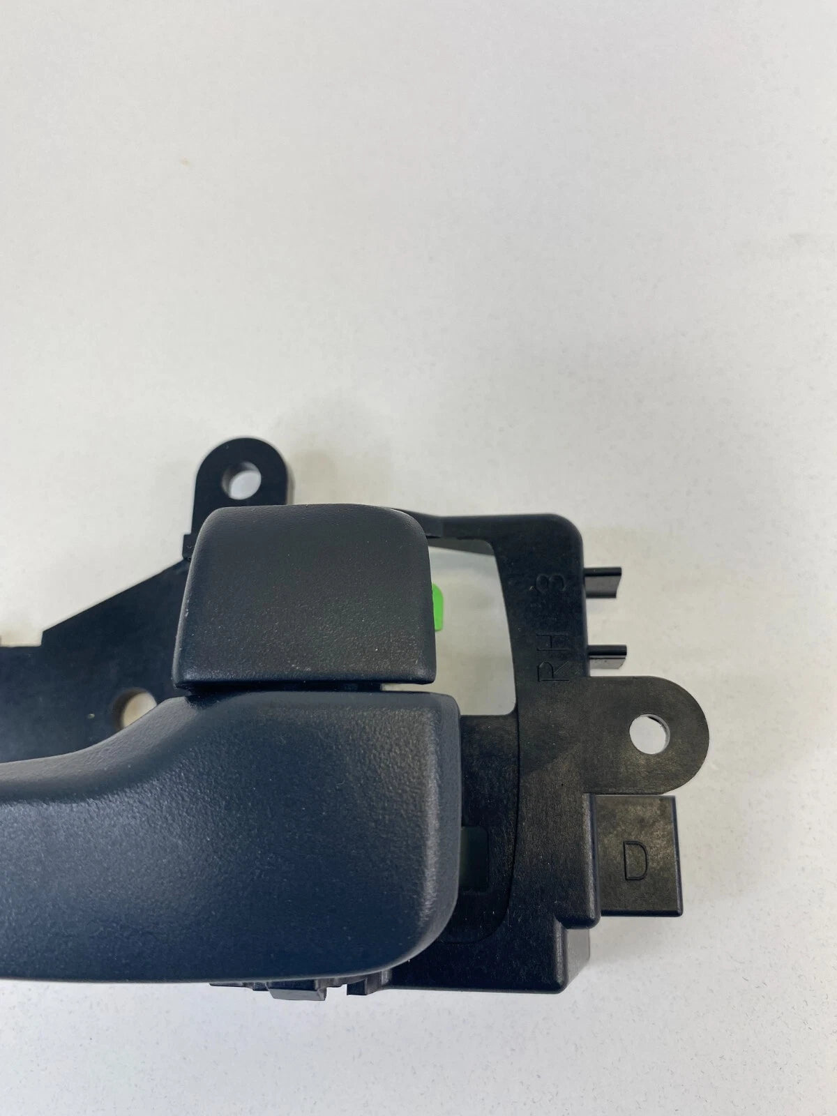 2007 2008 MITSUBISHI OUTLANDER REAR RIGHT INTERIOR INNER DOOR HANDLE MN105360