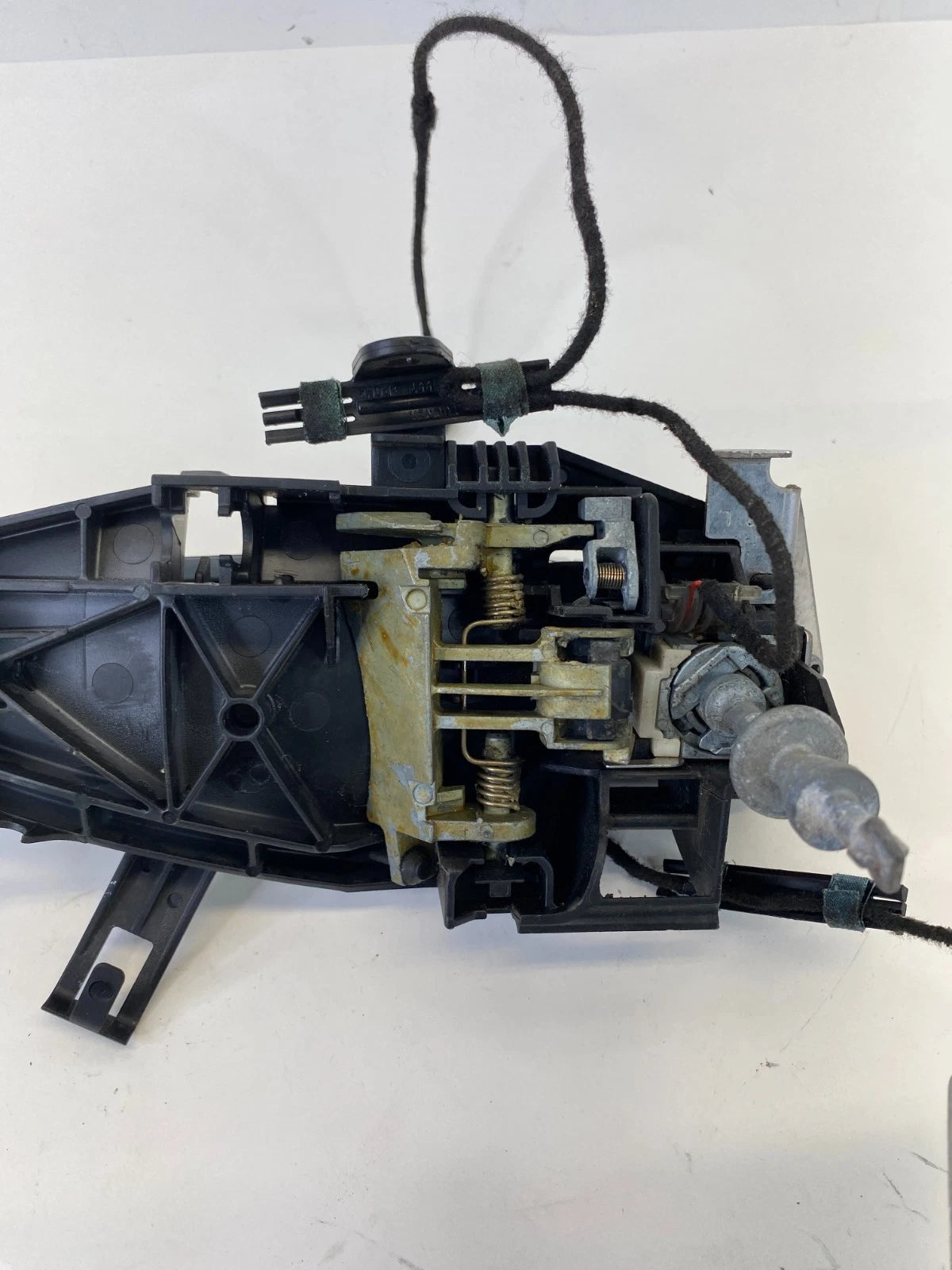 2007 2008 BMW 328XI SEDAN FRONT LEFT SIDE EXTERIOR DOOR HANDLE W/ LIGHT WIRE OEM