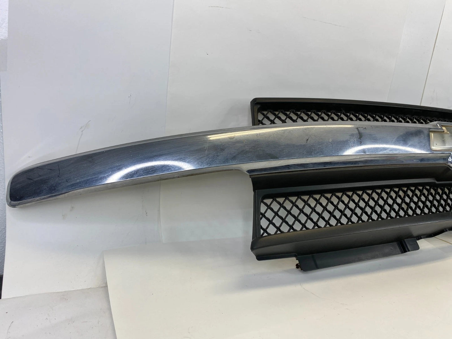 2002-2008 CHEVROLET TRAILBLAZER FRONT GRILLE W/ EMBLEM CHROME 10358107 OEM