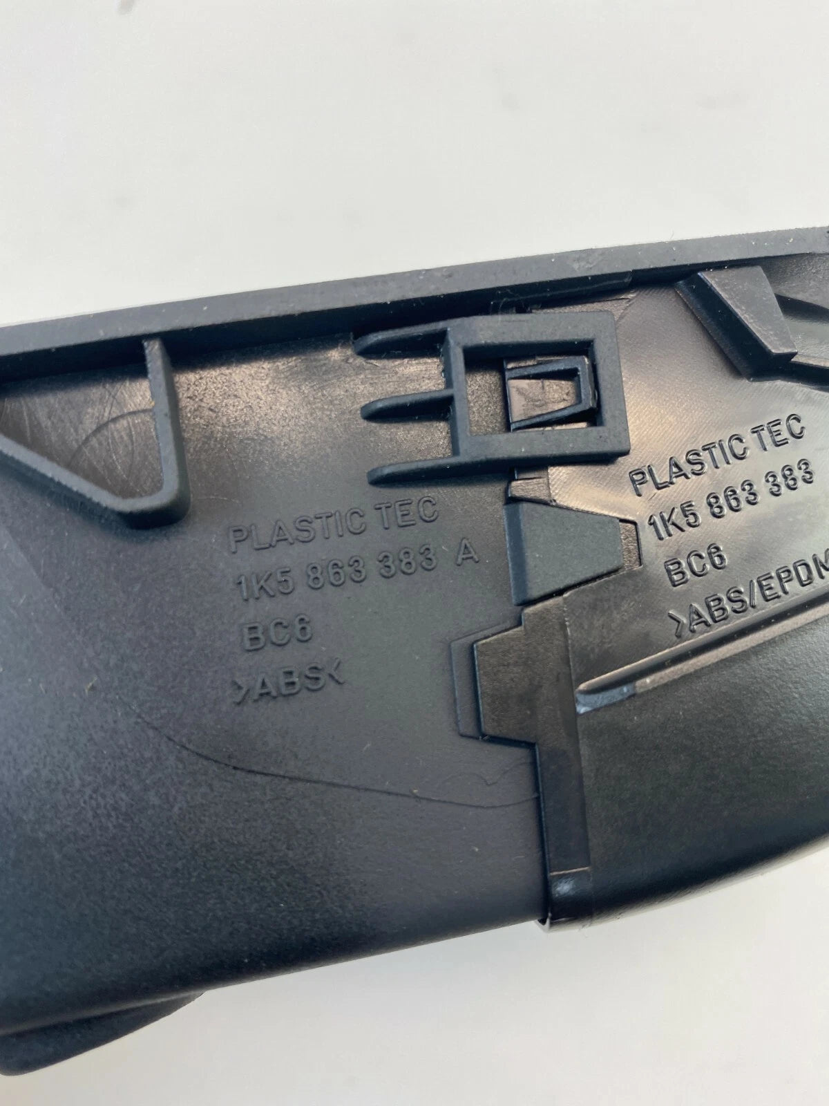 2005-2010 VOLKSWAGEN JETTA REAR CENTER CONSOLE STORAGE TRAY BIN 1K5863383A OEM