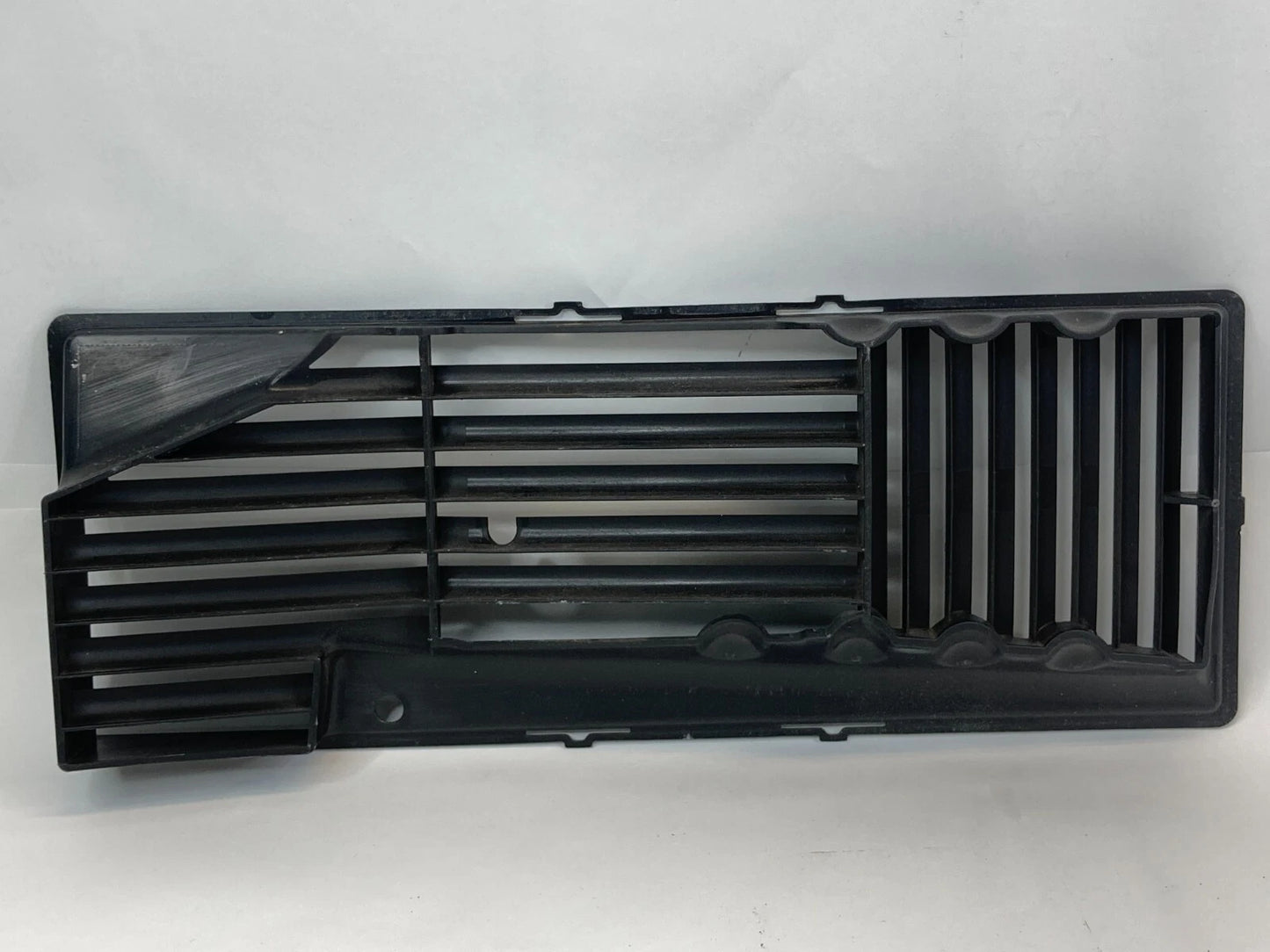 2014-2018 VOLKSWAGEN JETTA 1.8L L4 A/T AIR FILTER HOUSING INSERT GRILLE 0113946A