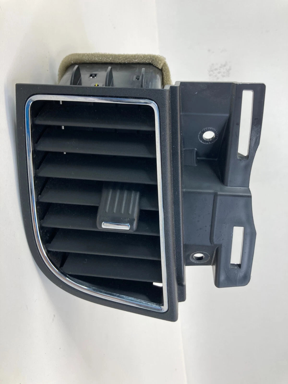 2010-2019 FORD TAURUS DASH LEFT SIDE OUTER AC AIR VENT GRILLE G13-54046B31-A OEM