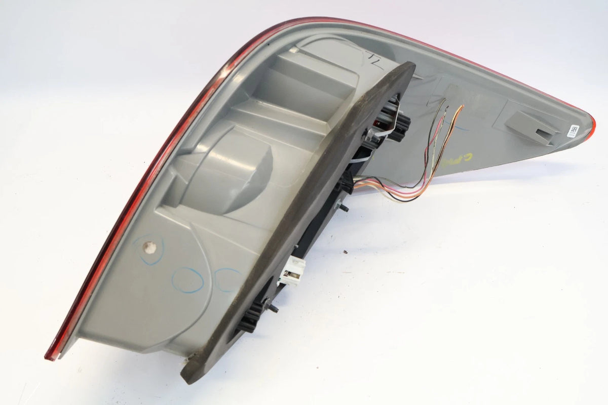 2006-2010 MERCEDES W251 R350 REAR LEFT DRIVER SIDE OUTER TAIL LIGHT TAILLIGHT OE