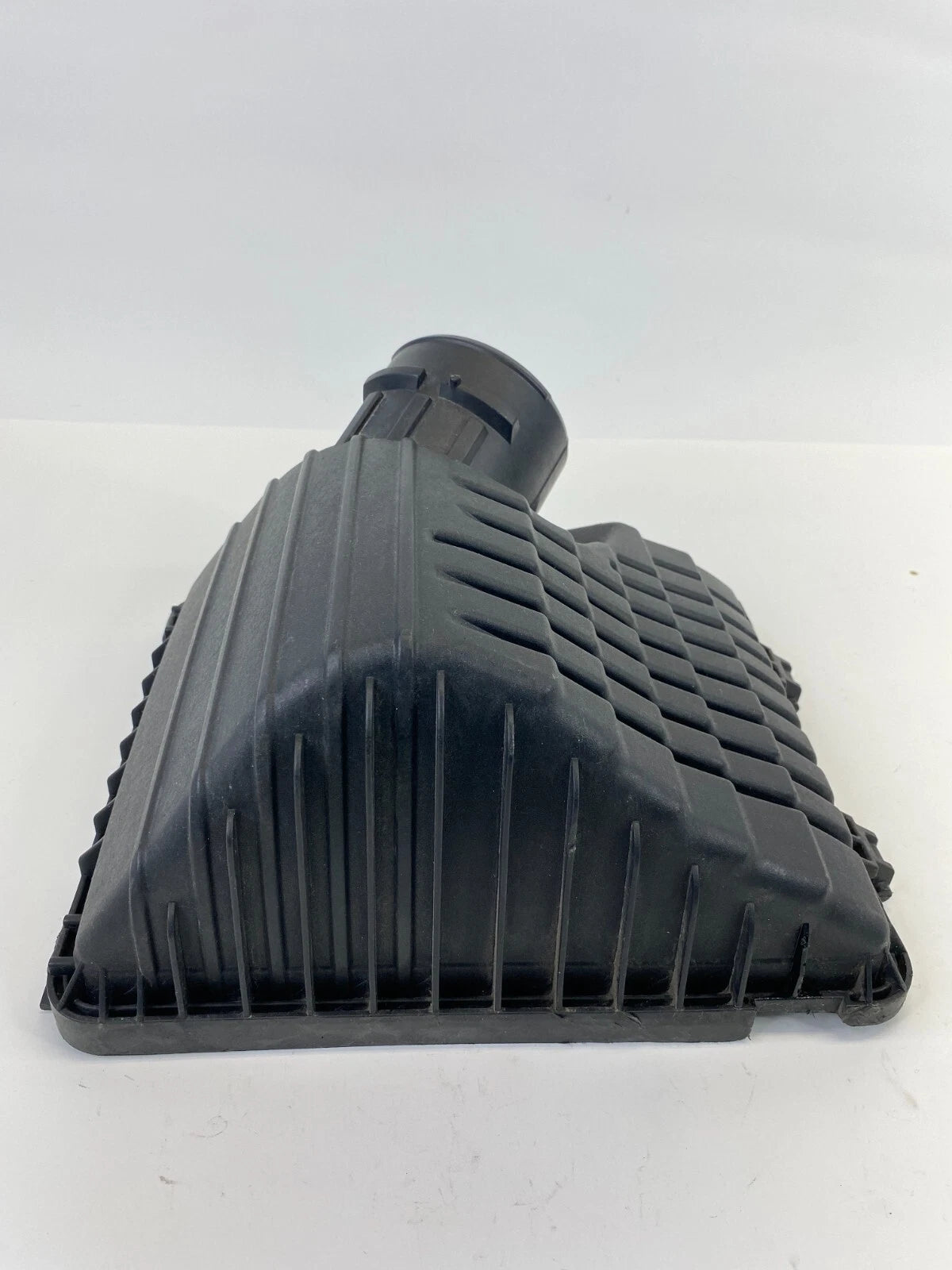 11-14 HYUNDAI SONATA 2.0L AT AIR INTAKE CLEANER BOX UPPER COVER TRIM 28111-3Q500