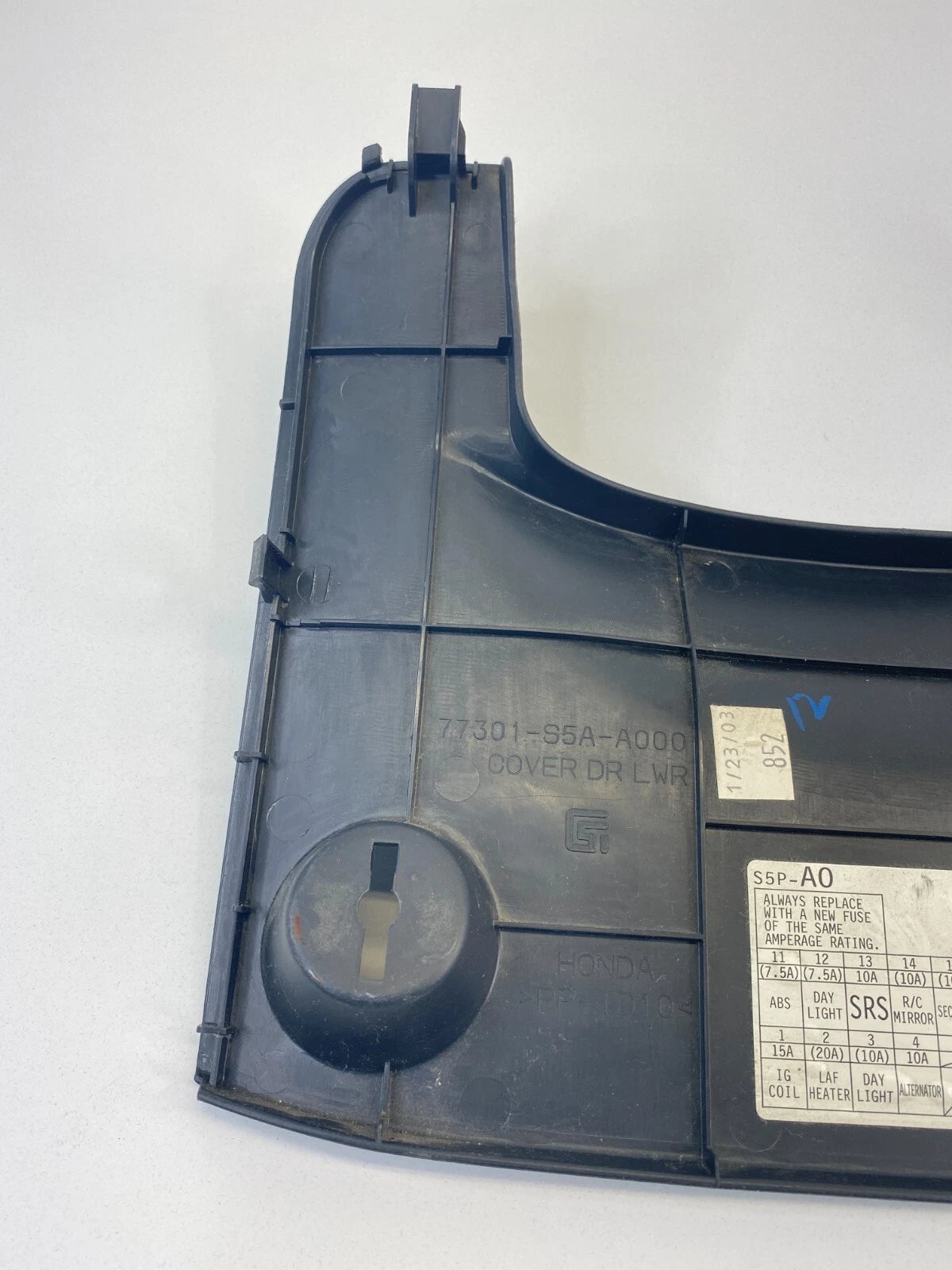 2001-2005 HONDA CIVIC LEFT LOWER INTERIOR FUSE ACCESS PANEL COVER 77301S5AA0 OEM