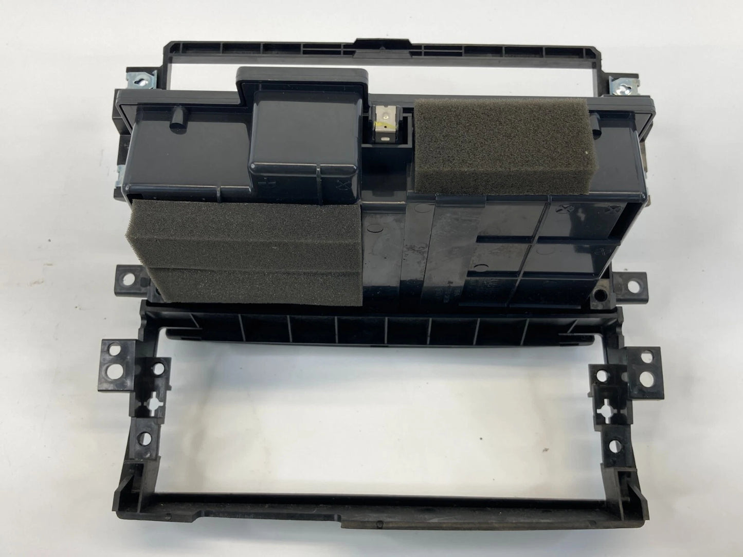2003-2006 KIA SORENTO CENTER DASH STORAGE TRAY BEZEL TRIM PANEL 84570-3E000 OEM