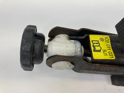 1998-2001 VOLKSWAGEN BEETLE SPARE TIRE JACK TOOL KIT ASSEMBLY 1C0-011-031 OEM