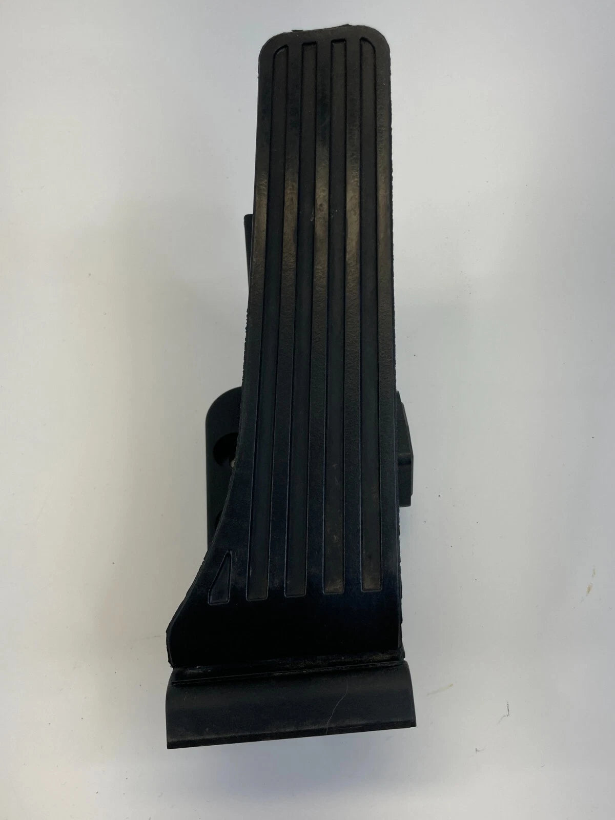 12-16 MERCEDES-BENZ E350 3.5L V6 ENGINE ACCELERATOR GAS PEDAL 204-300-11-04 OEM