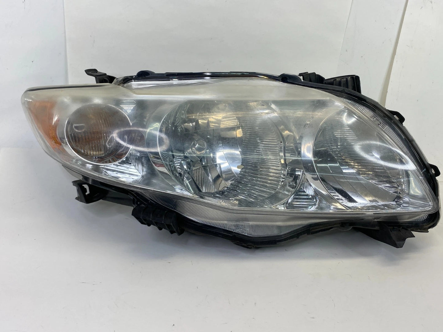 2009 2010 TOYOTA COROLLA FRONT RIGHT PASSENGER HEADLIGHT HEADLAMP OEM