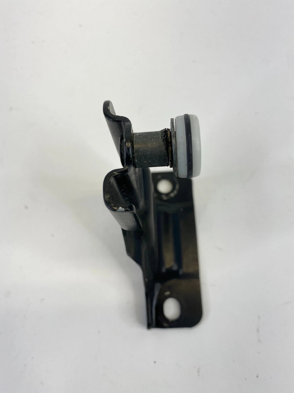 2005-2010 HONDA ODYSSEY REAR RIGHT SLIDING DOOR UPPER ROLLER BRACKET OEM