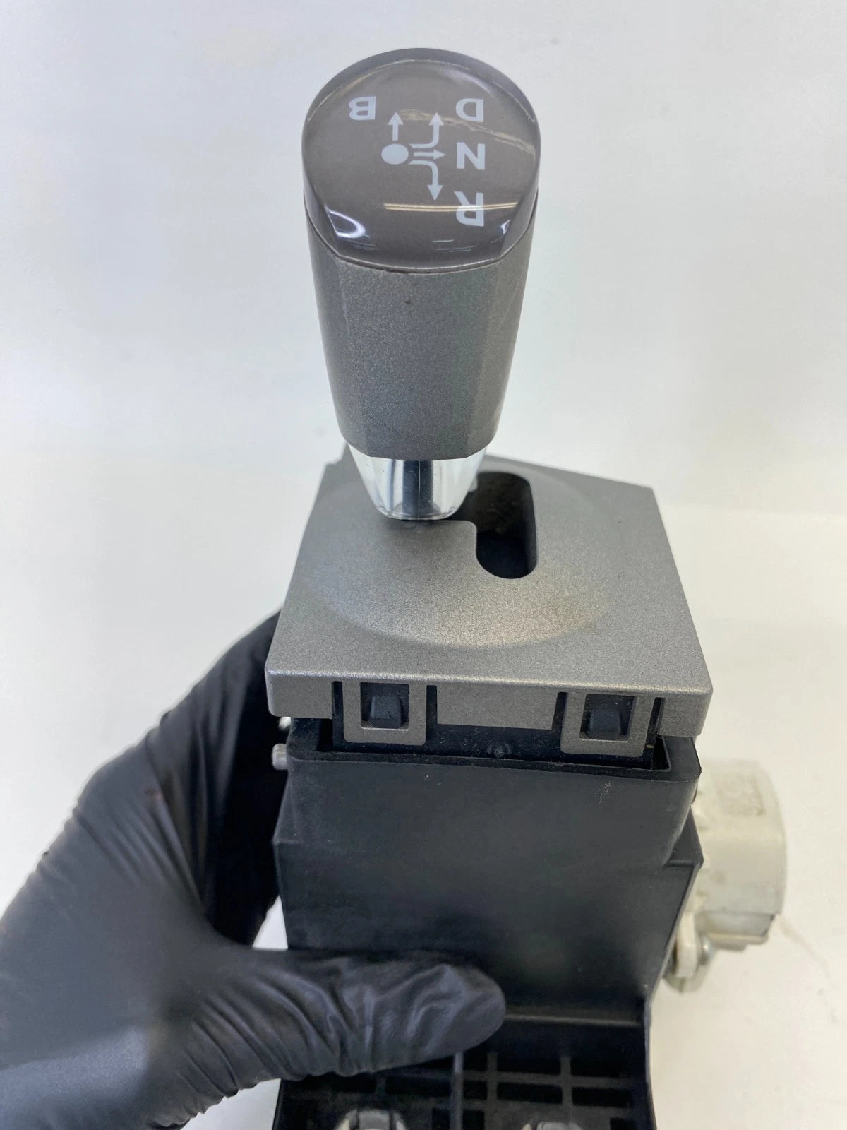 2004-2009 TOYOTA PRIUS AUTOMATIC TRANSMISSION GEAR SHIFTER ASSEMBLY 89451-47030