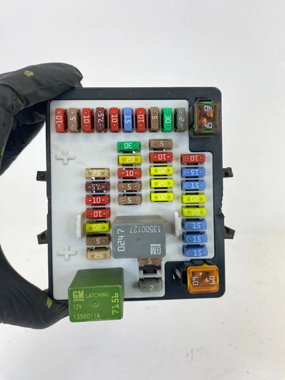 2010-2015 CHEVROLET EQUINOX 2.4L AT INTERIOR UNDER CABIN FUSE RELAY BOX 13717824