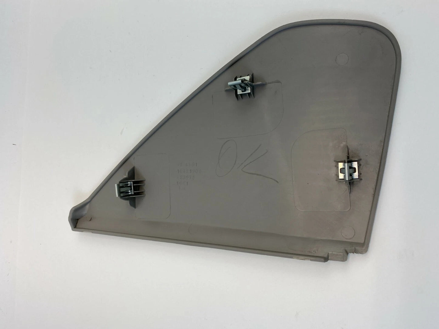 2002-2007 BUICK RENDEZVOUS LEFT SIDE DASH FUSE RELAY PANEL TRIM COVER 10421908