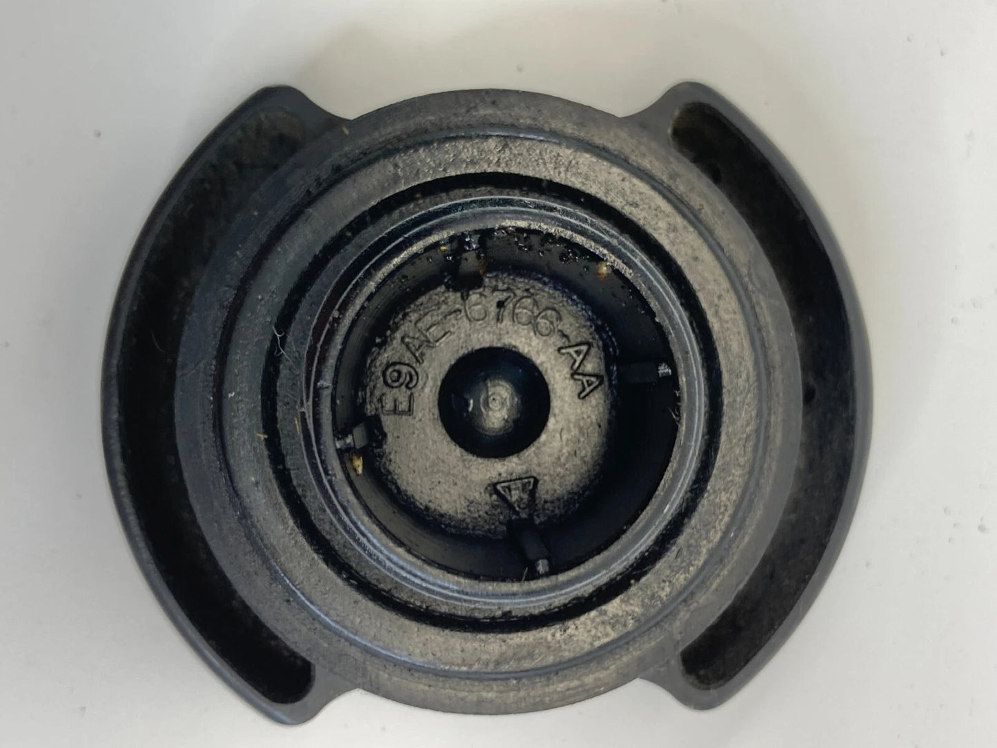 1992-2000 FORD RANGER 4.0L V6 OHV 12V ENGINE OIL FILLER FLUID CAP E9AE-6766-AA