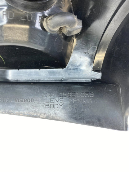 2002-2007 SATURN VUE REAR RIGHT PASSENGER TAIL LIGHT TAILLIGHT TAILLAMP 15851056