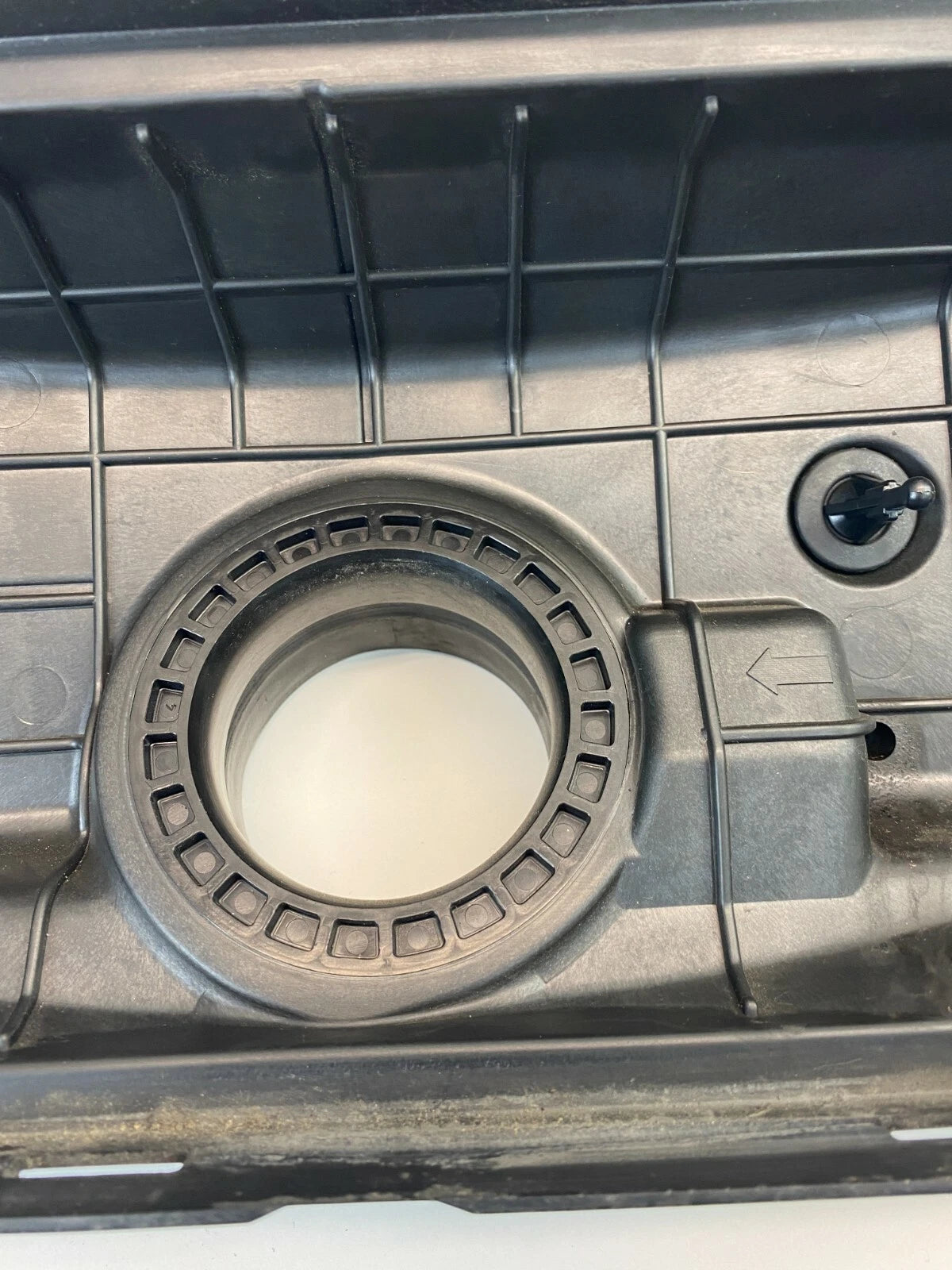 2000 2001 LEGACY OUTBACK 2.5L H4 MANUAL TRANS AIR CLEANER INTAKE BOX UPPER TRIM