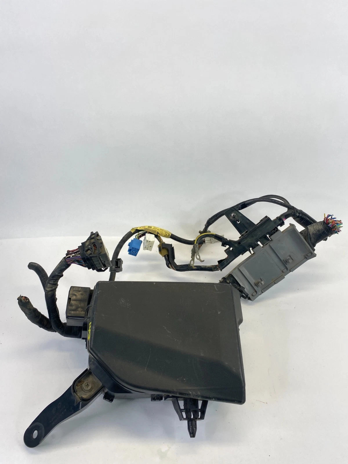 2010-2013 SUZUKI KIZASHI SE ENGINE FUSE BOX JUNCTION BLOCK UNIT 36068-57L60 OEM