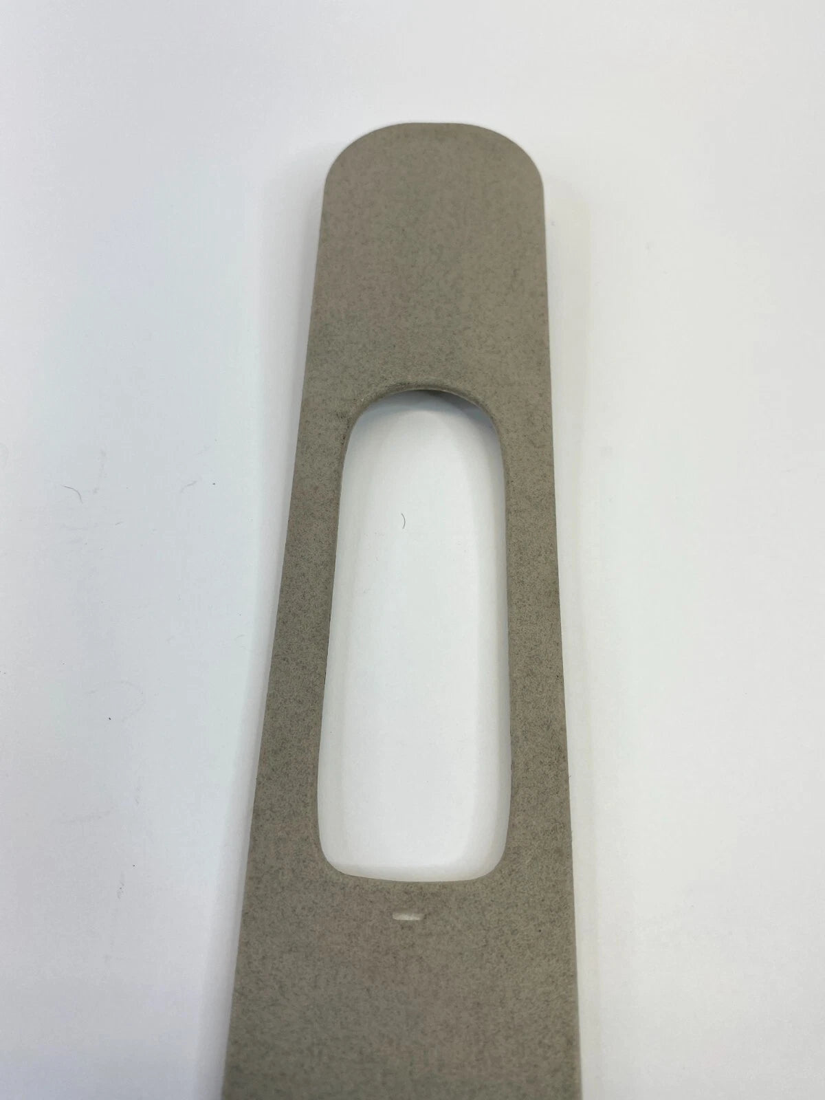 06 07 SATURN VUE FRONT RIGHT SIDE B-PILLAR SEAT BELT ADJUTER TRIM COVER 10396936